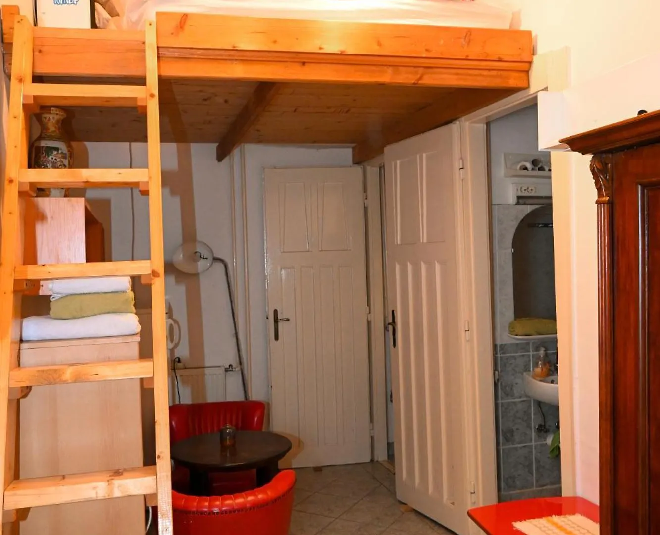 Downtown Cozy Private Studio For 1-2 People Apartment Budapest
