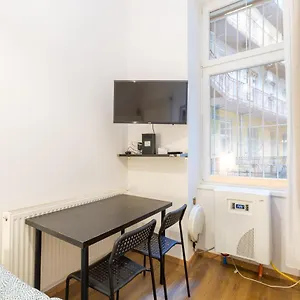  Apartamento Nepszinhaz 16 Tiny